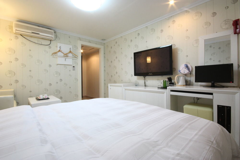 Gallery Tourist Hotel ชองจู ภายนอก รูปภาพ
