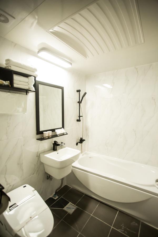 Gallery Tourist Hotel ชองจู ภายนอก รูปภาพ