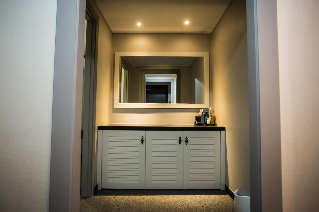 Gallery Tourist Hotel ชองจู ภายนอก รูปภาพ