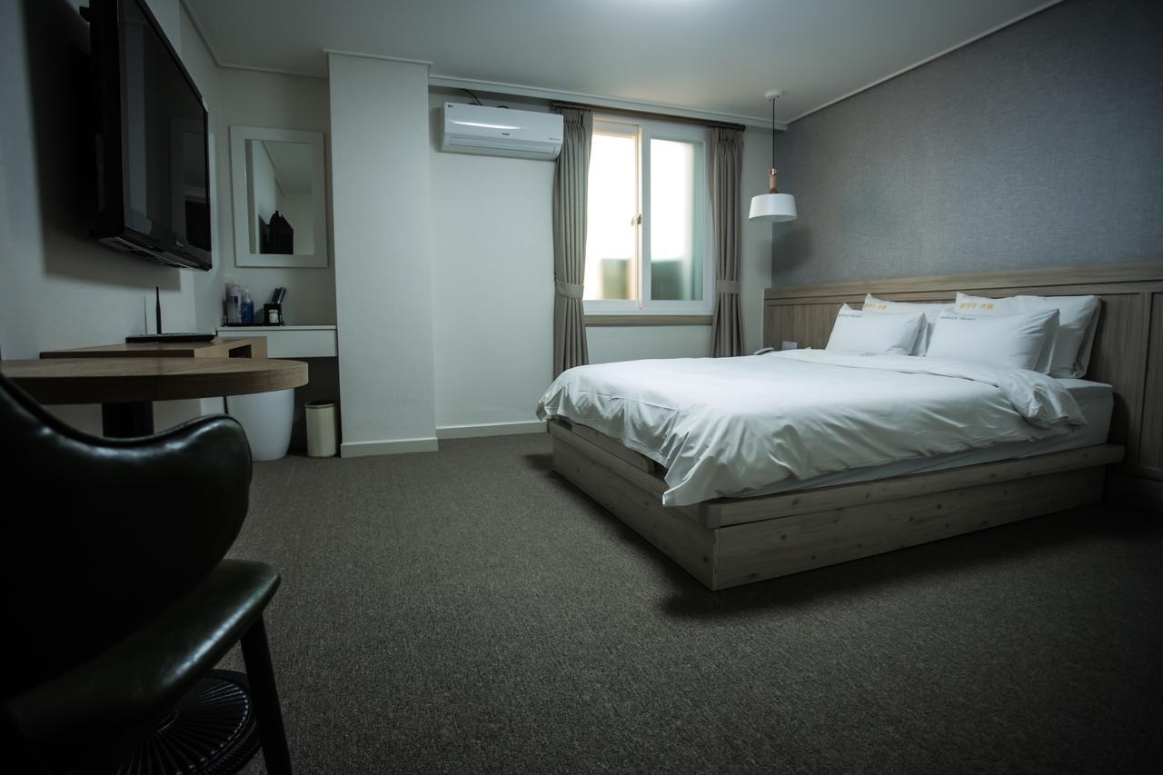 Gallery Tourist Hotel ชองจู ภายนอก รูปภาพ