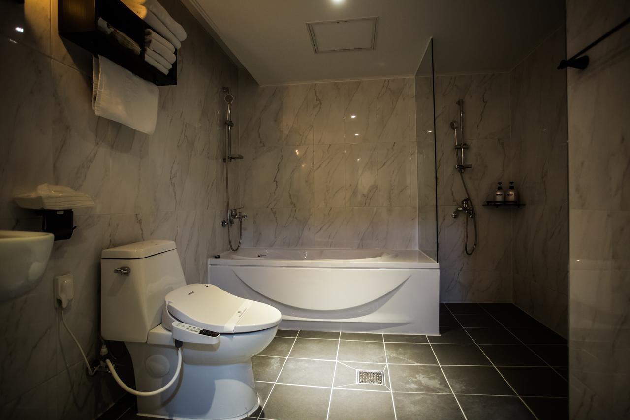 Gallery Tourist Hotel ชองจู ภายนอก รูปภาพ