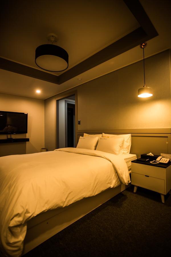 Gallery Tourist Hotel ชองจู ภายนอก รูปภาพ