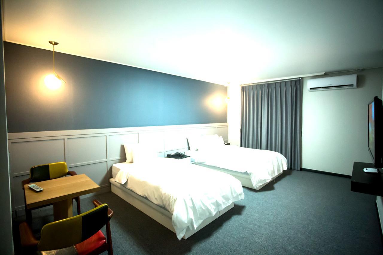 Gallery Tourist Hotel ชองจู ภายนอก รูปภาพ