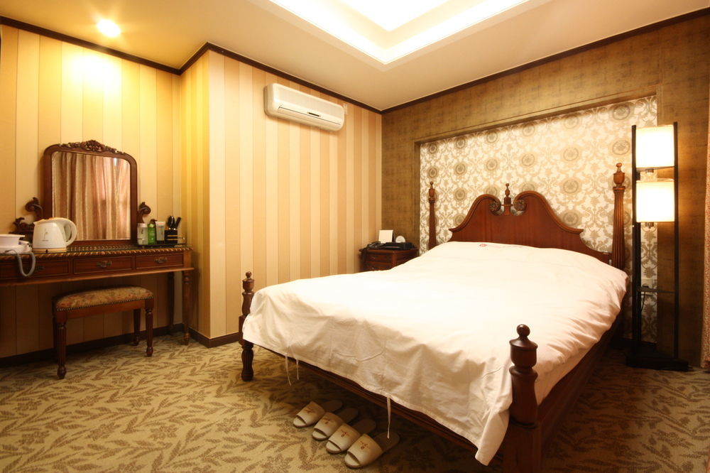 Gallery Tourist Hotel ชองจู ภายนอก รูปภาพ