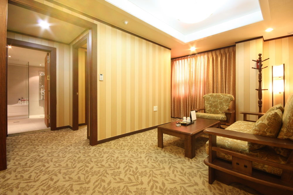 Gallery Tourist Hotel ชองจู ภายนอก รูปภาพ
